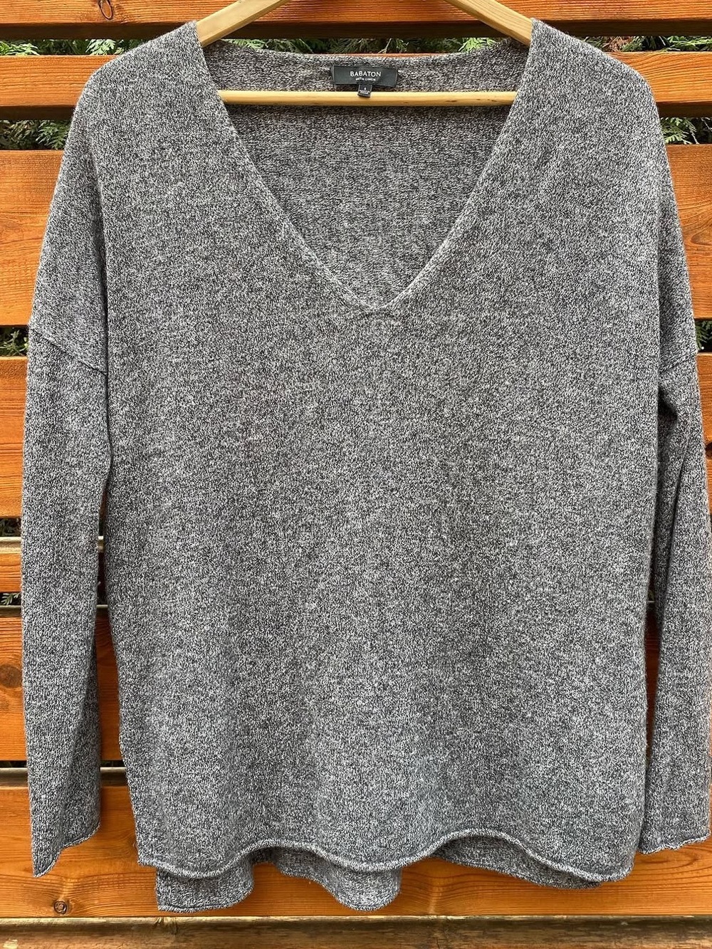 Aritzia Babaton vneck sweater